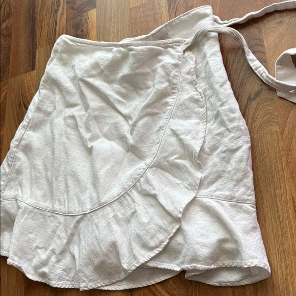 Abercrombie & Fitch Woman’s Size XS White Tie-Waist Wrap Skirt - Picture 6 of 12